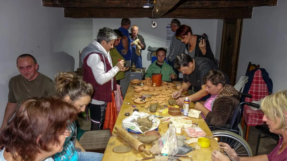Na lončarskoj radionici je uvijek zabavno. Puno učimo i brzo napredujemo.