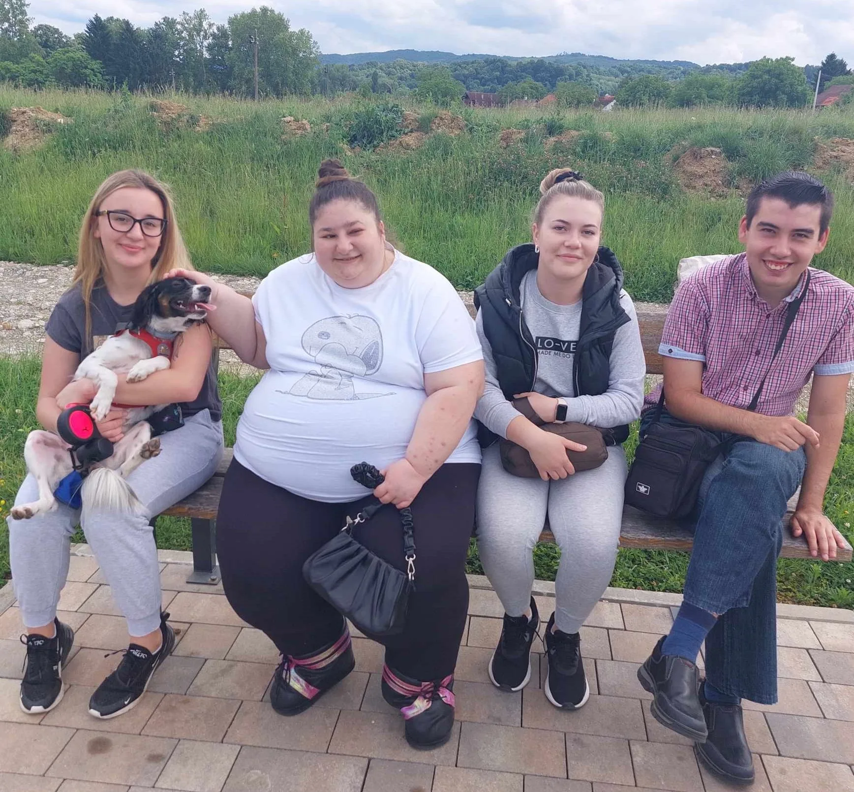 volonterke albina i pas