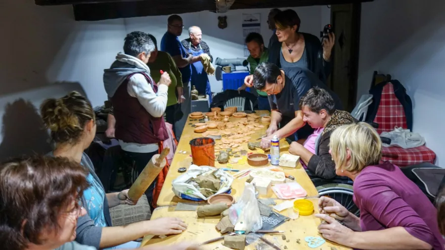 glinena priča kod Valenta